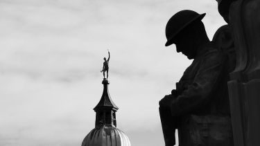 Aleksey Paninning yalangoch fotosurati janjali